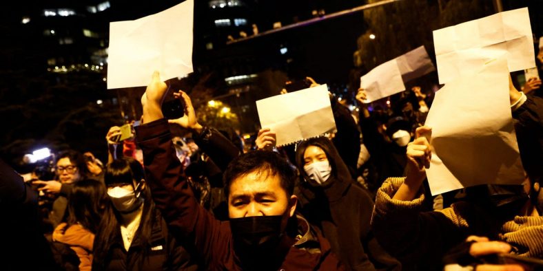 Chinese Police Conduct Stop-and-Search Checks for Banned Foreign Apps