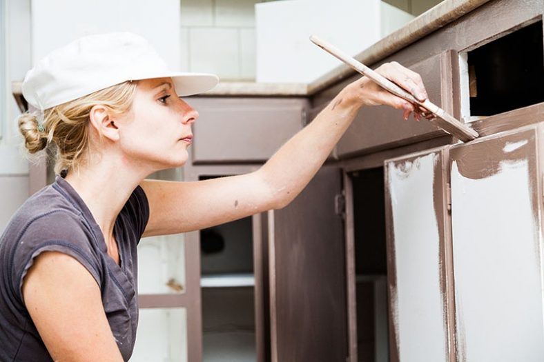 The Pros & Cons of DIY Cabinet Painting