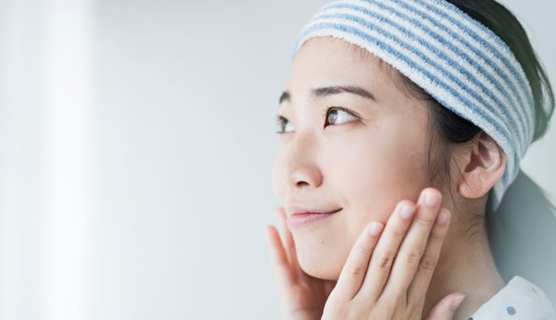 How To Use A Face Toner & Pick The Right One For Your Skin